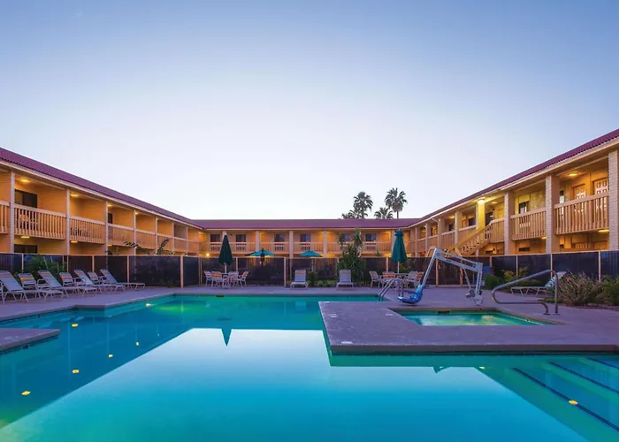 La Quinta By Wyndham East Hotel