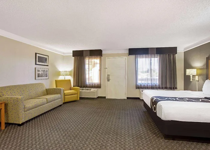 La Quinta By Wyndham East