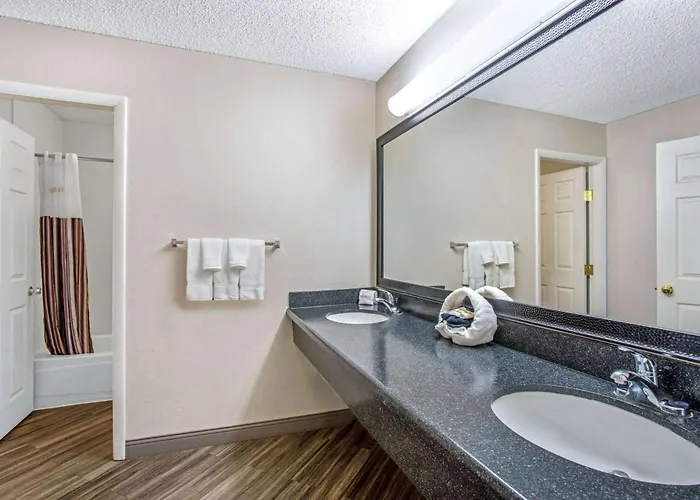La Quinta By Wyndham East