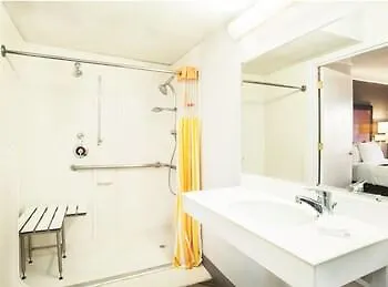 La Quinta By Wyndham East 3*