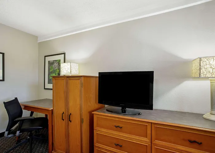 La Quinta By Wyndham East