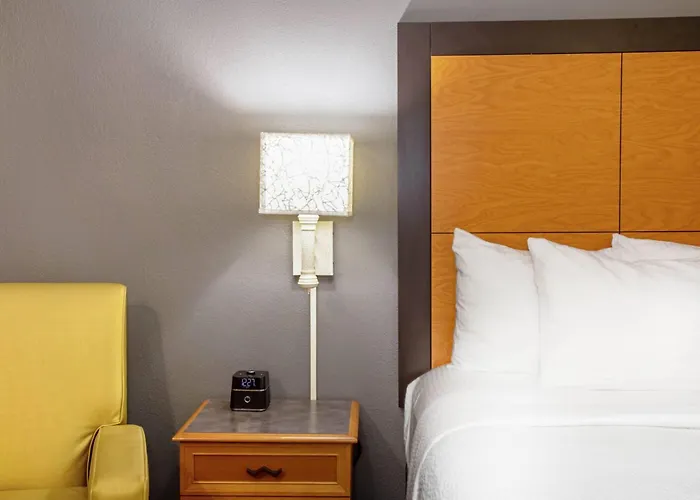 La Quinta By Wyndham East Hotel