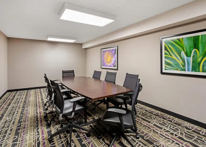 Hotel La Quinta By Wyndham East 3*
