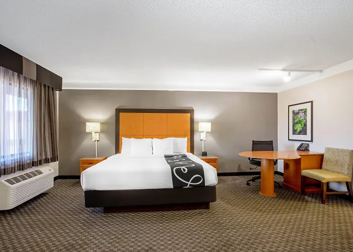 La Quinta By Wyndham East Hotel