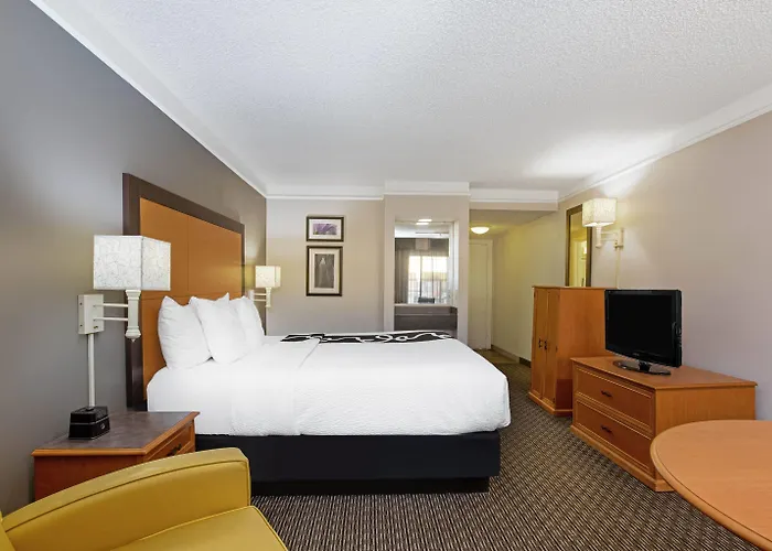 Hotel La Quinta By Wyndham East 3*